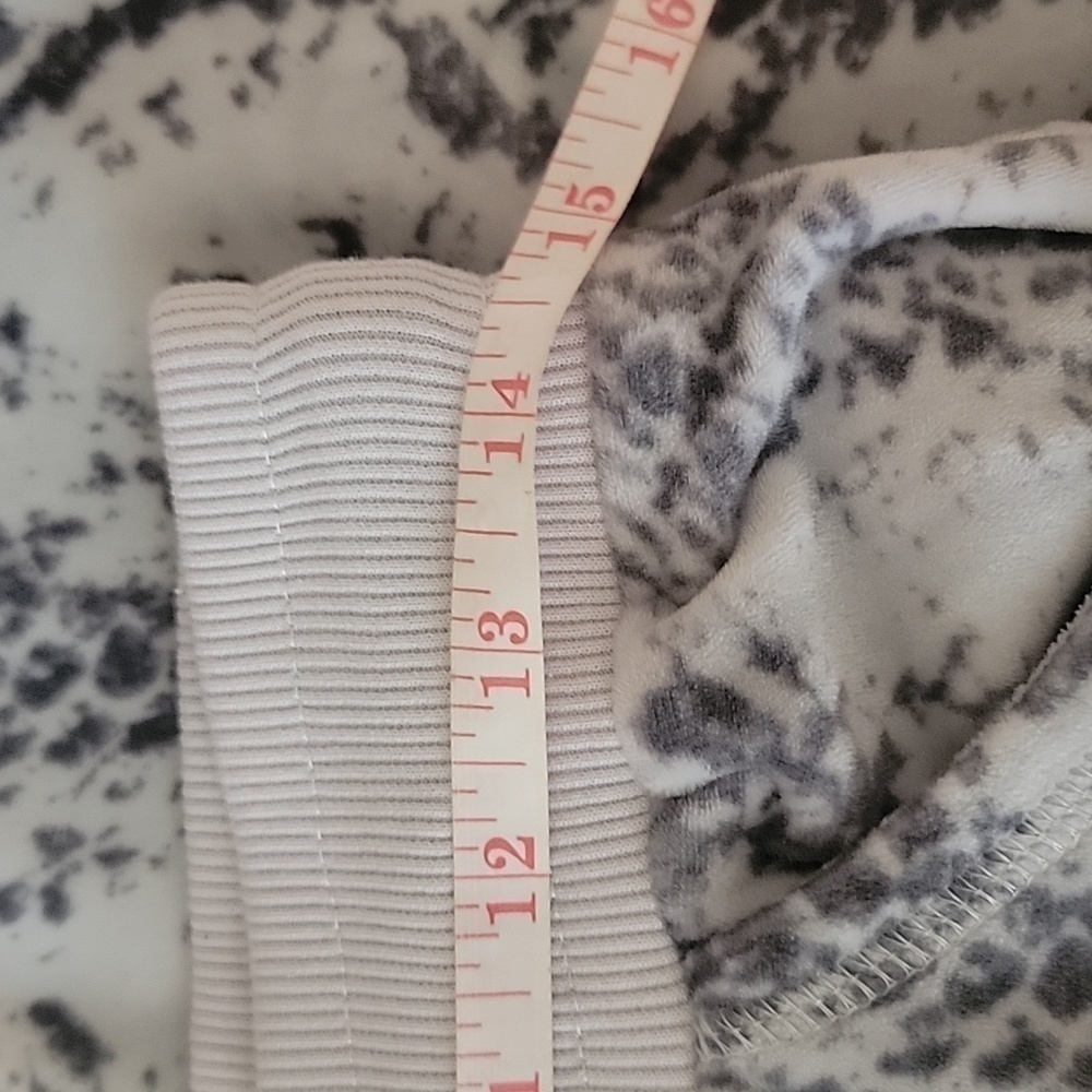 Cozy soft snakeskin lounge set - Picture 11 of 13